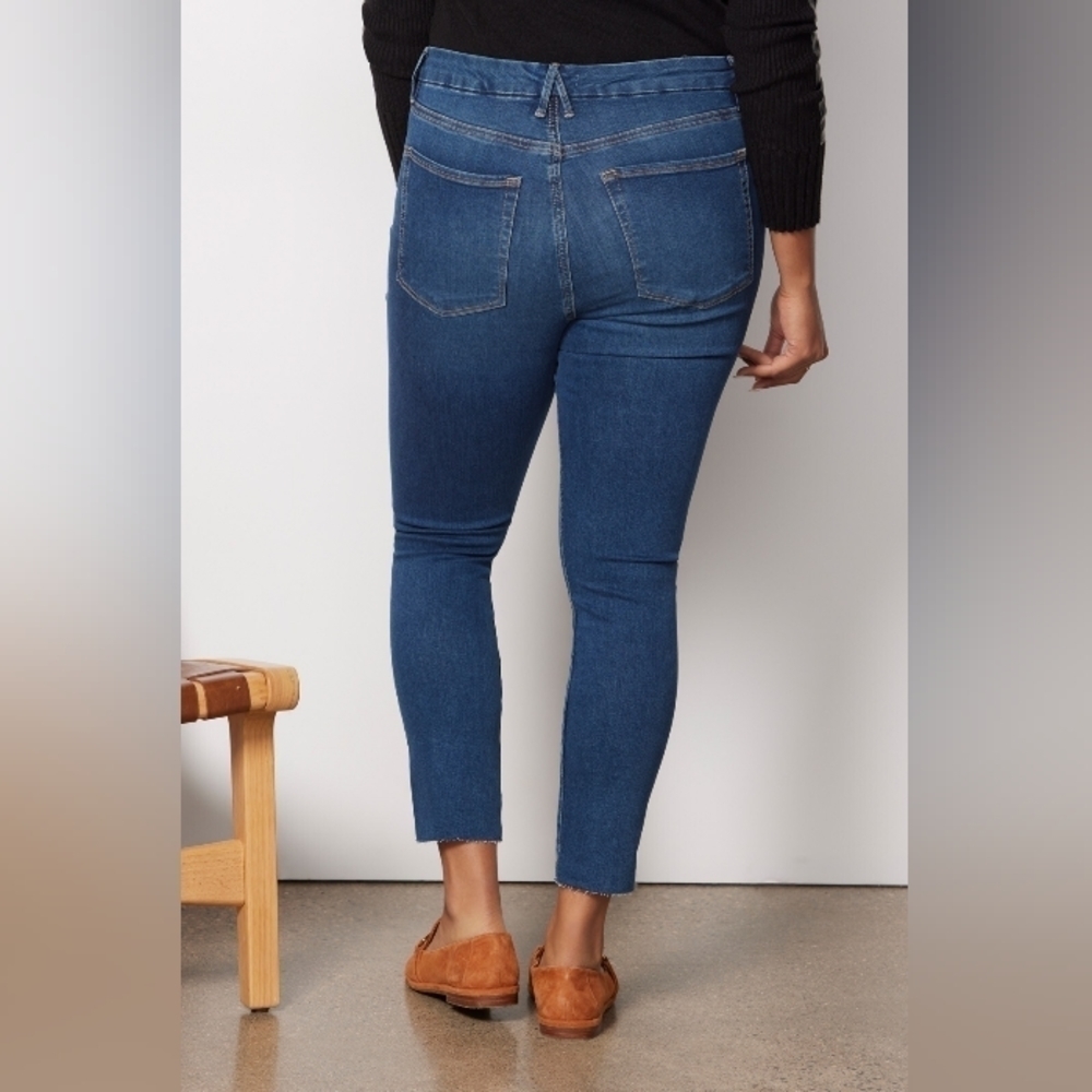 NWT Good American Good Waist Crop Jean $149 - Picture 5 of 13